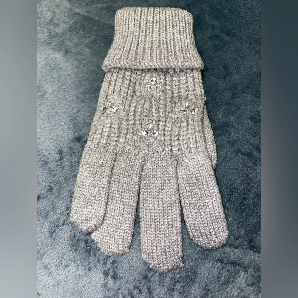 NWT. Zara Kids Gray Knit Gloves. Size 6-9 years.